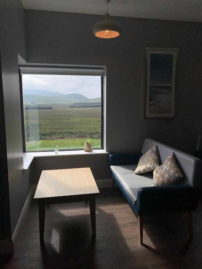 Auberge de jeunesse Achill Surf Centre à Bellanasally Extérieur photo